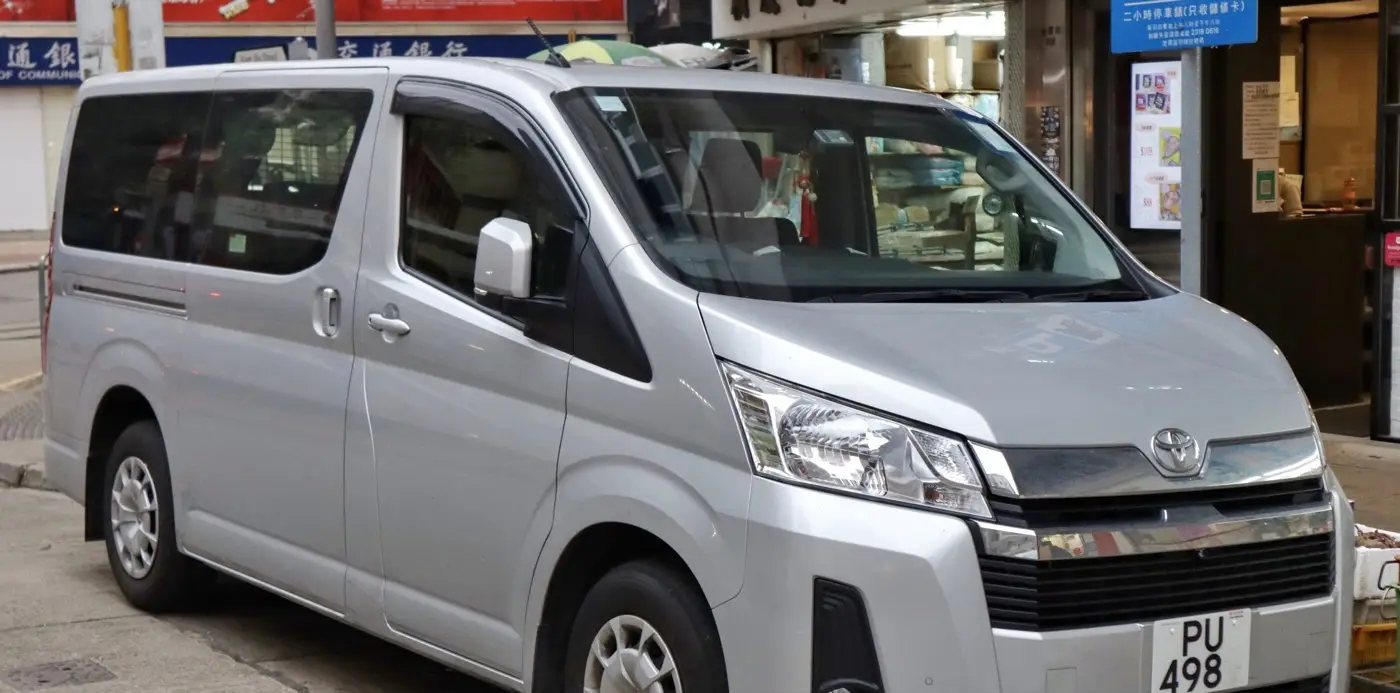 Van: Toyota Hiace (Grand Cabin)
